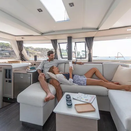船上ホテル Catamarano Isla 40 *