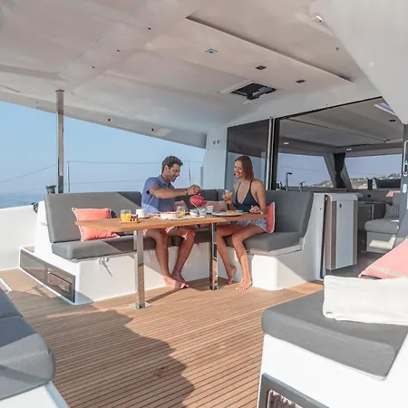 Catamarano Isla 40 船上ホテル サン·ヴィンチェンツォ